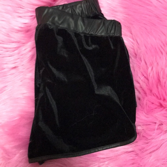 Velvety shorts - Picture 6 of 6